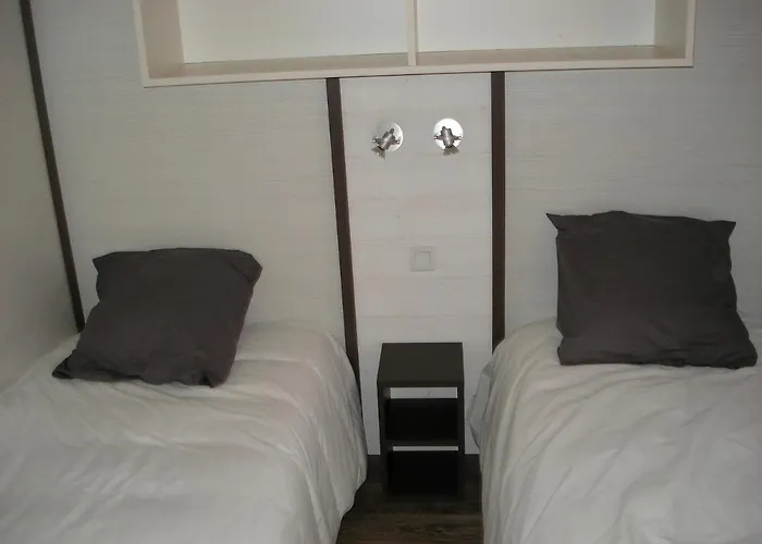 פארק נופש Village Chateau De Treambert 3*