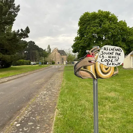 Village Chateau De Treambert 3*