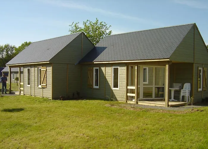 Village Chateau De Treambert 假日公园 3*