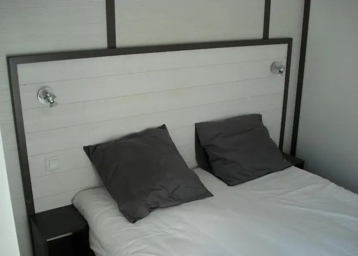 Village Chateau De Treambert 假日公园